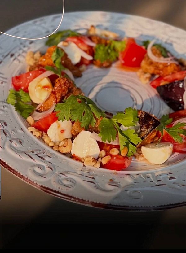 Хрустящий баклажан с молодым сыром и ореховым миксом