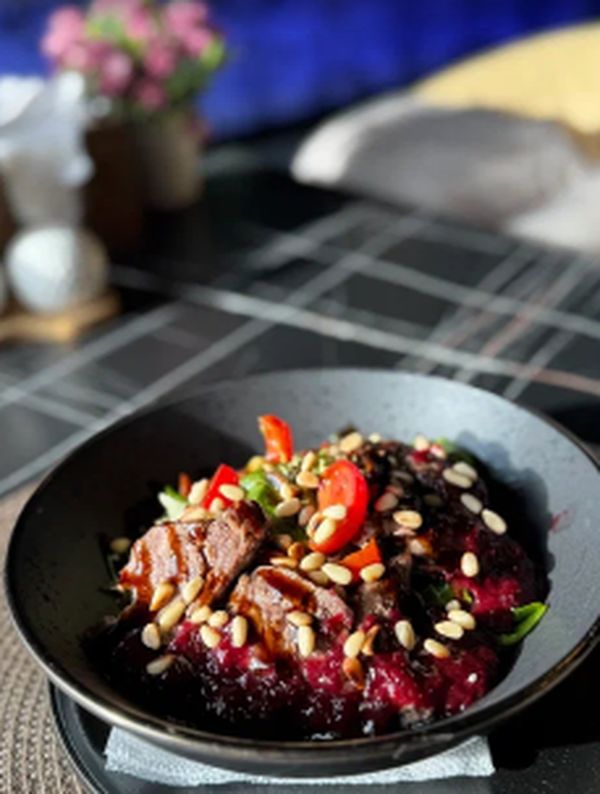 Теплый салат с говядиной