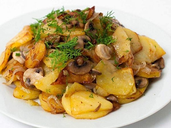 Картофель жареный с грибами