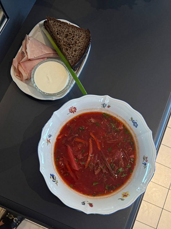 Борщ с томленой говядиной