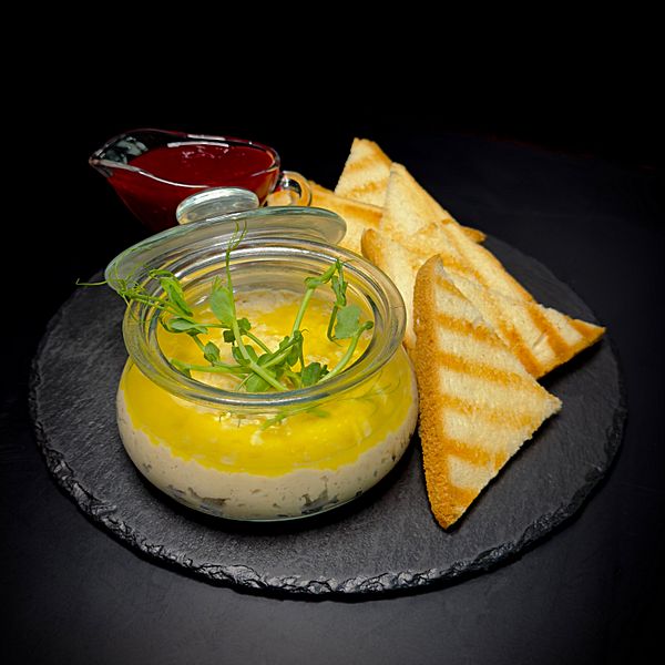 Паштет из кролика с малиновым муссом