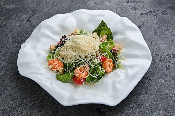 Цезарь с тигровыми креветками