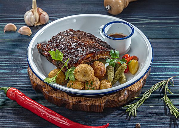 Рёбра свиные с картофелем