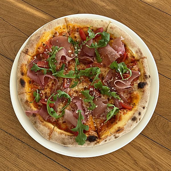 С пармской ветчиной и рукколой