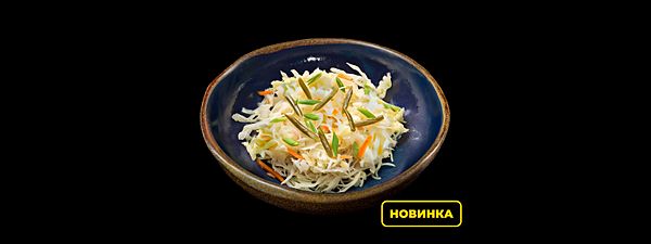 Салат из квашеной капусты с яблоками и черемшой