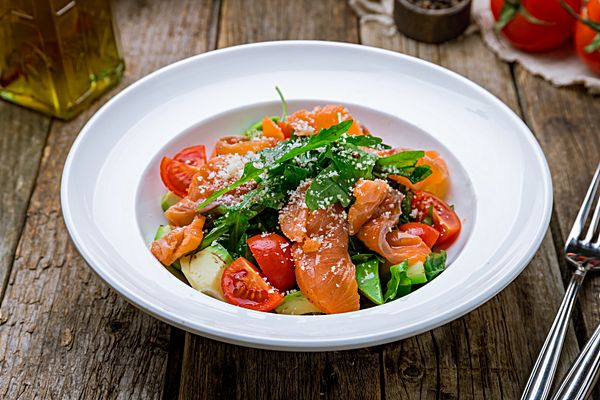 Салат с лососем