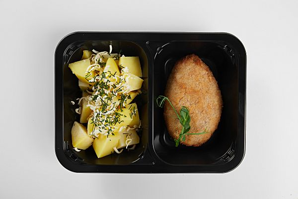 Котлета домашняя с картофелем отварным с зеленью