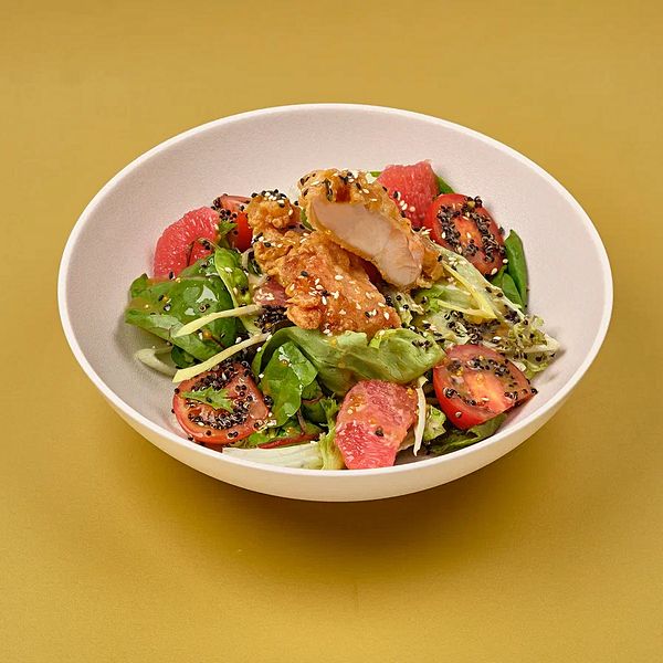 Салат с цыпленком темпура