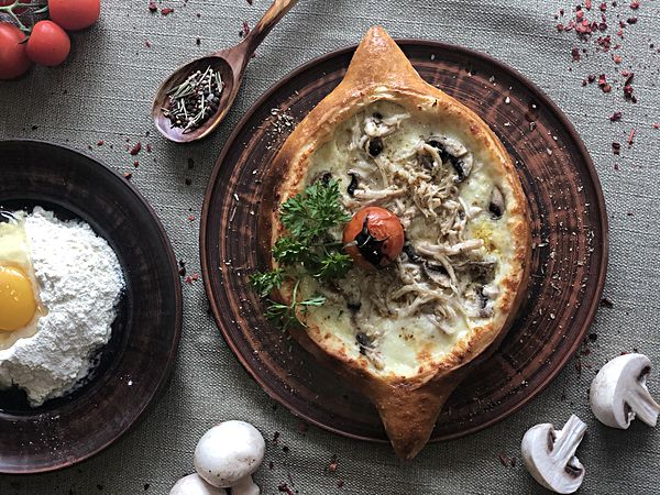 По-аджарски с курицей и грибами