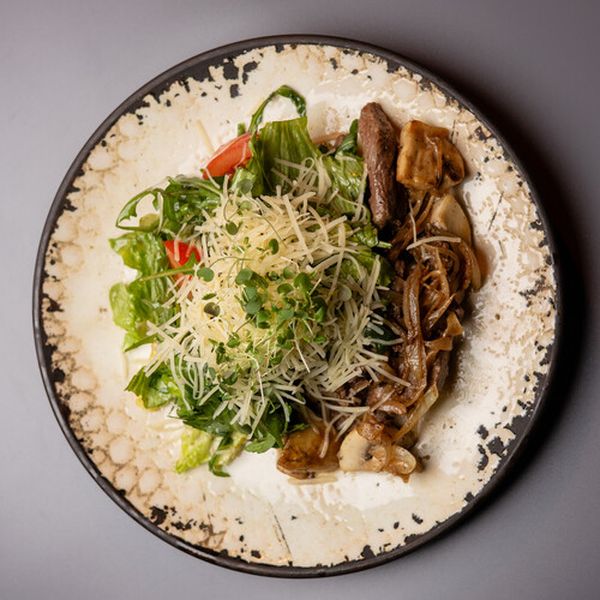 Салат с телячьей вырезкой и грибами