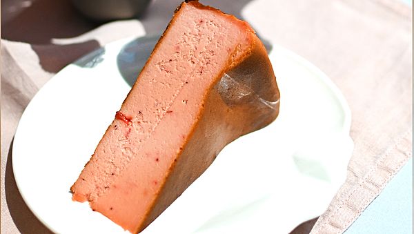 Чизкейк Сан-Себастьян клубничный