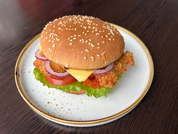 Бургер с куриными стрипсами