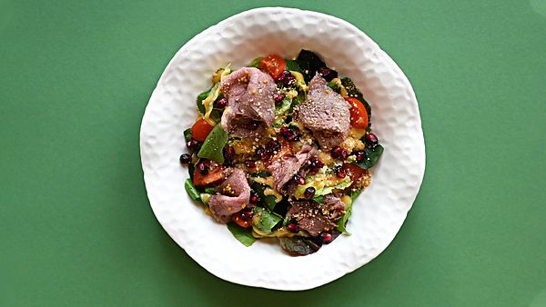 Салат с ростбифом и гранатом