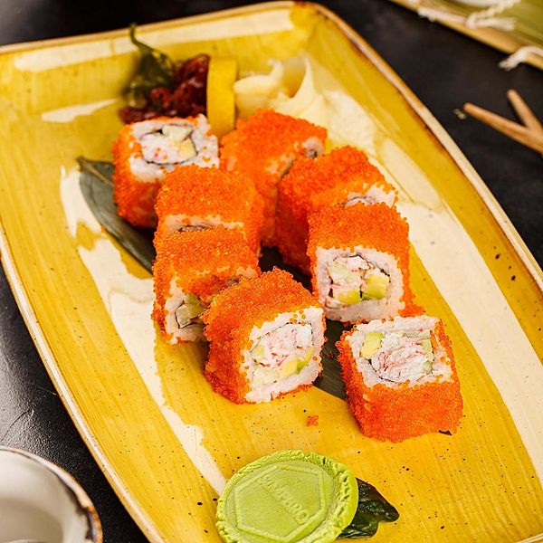 Ролл Калифорния с камчатским крабом