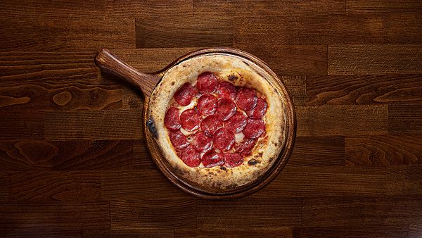 Пицца с салями