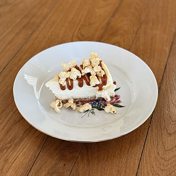 Чизкейк с карамельным попкорном