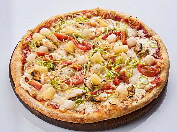 Пицца с морепродуктами и гребешками