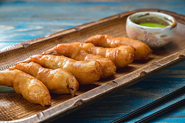 Креветки темпура с соусом васаби