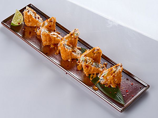 Ролл с креветкой и соусом попкорн