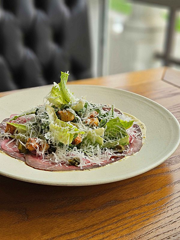 С ростбифом и анчоусным соусом