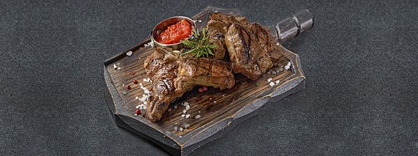 Антрекот барашка с домашней аджикой