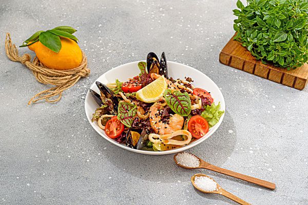 Салат с морепродуктами