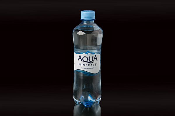 Вода газированная 0 5. Aqua minerale вода 0.5. Аква Минерале 0,5 с газом. Вода негазированная Аква Минерале 0.5. Aqua minerale негазированная вода 5л.