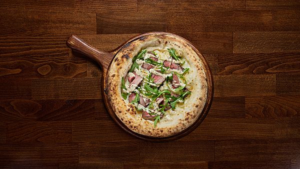 Пицца с ростбифом и соусом тоннато