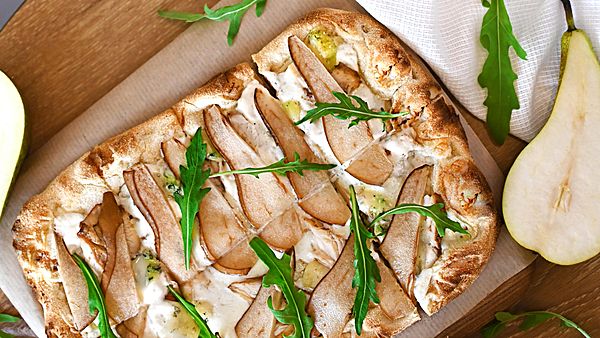 Пицца с грушей и Дор блю