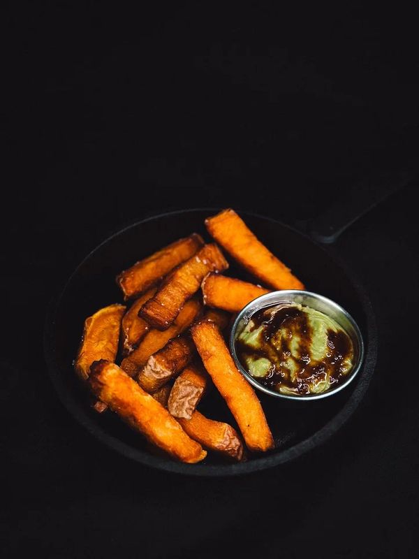 Жареный батат с соусом