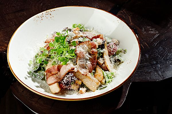 Цезарь с курицей и беконом