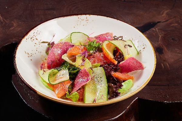 Салат с лососем и грейпфрутом