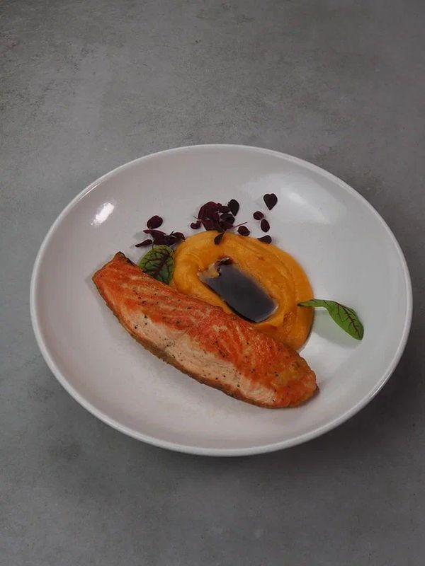 Лосось с пюре из батата