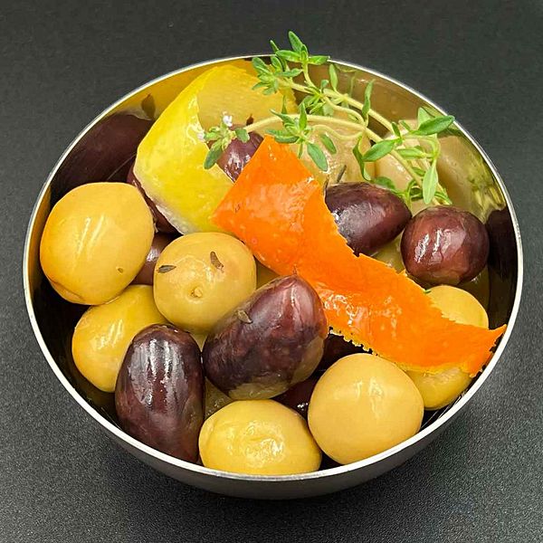 Ассорти маслин и оливок маринованых