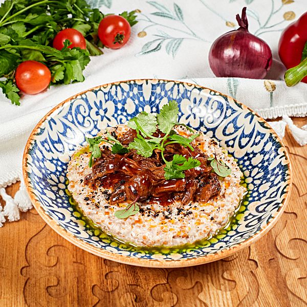 Томленая телятина с сливочно-грибной полбой