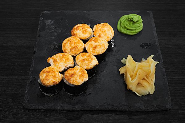 Ролл с лососем