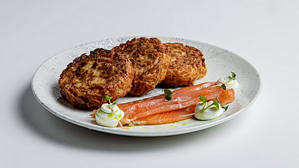 Драники картофельные с лососем и творожным сыром