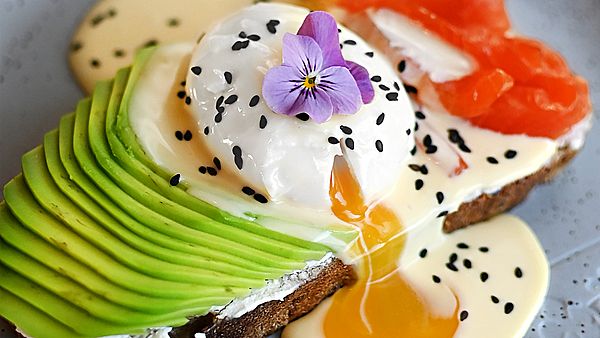 С Лососем, Авокадо и Сырным соусом