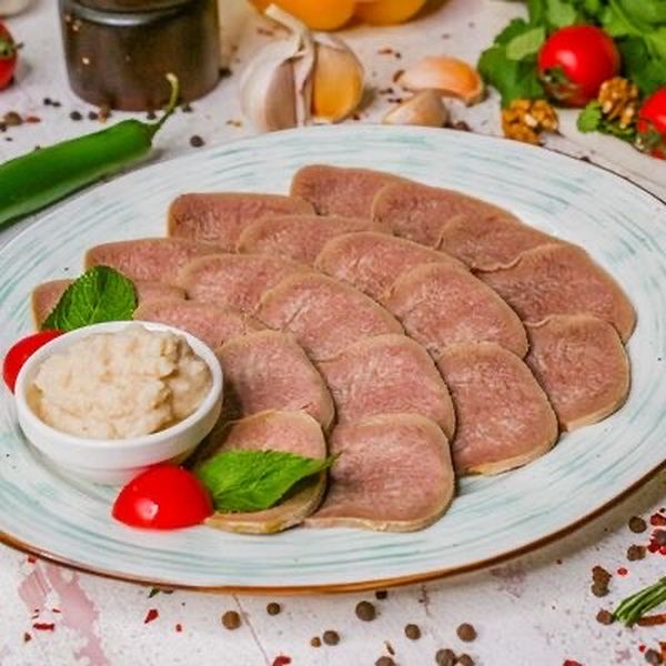 Язык отварной с хреном