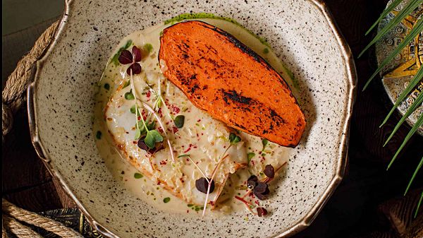 Кальмар на гриле с запеченным бататом