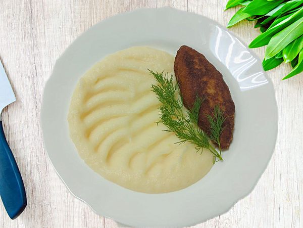 Котлета домашняя из свинины с картофельным пюре