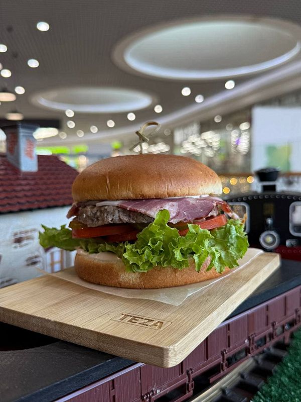 Фирменный бургер Кулибин