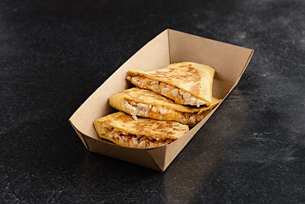 Кесадилья с курицей и сыром