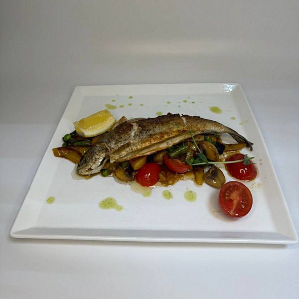 Форель радужная с овощами