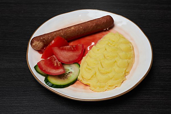 Картофельное пюре с сосиской