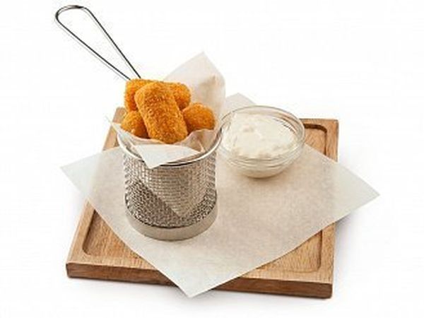 Сырные палочки с соусом 