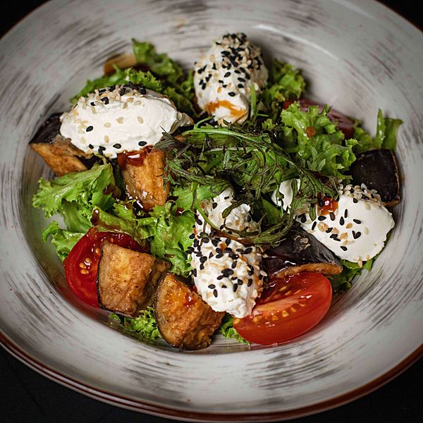 Салат с баклажаном и мягким сыром