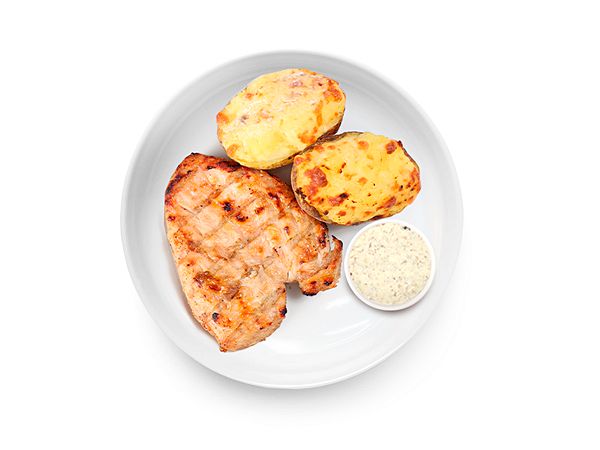 Печеный картофель с грибным соусом и куриным стейком