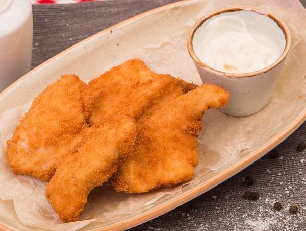 Нагетсы с белым соусом