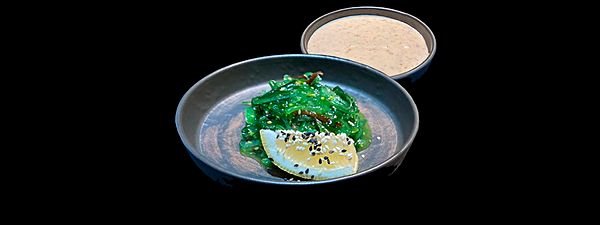 Салат чука с ореховым соусом